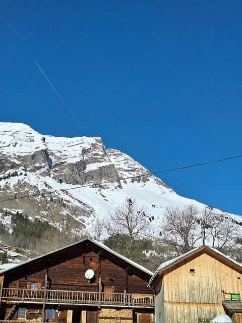 La Coufa, Spacieux Duplex En Chalet, Terrasse, Jardin, Vues Montagnes La Giettaz